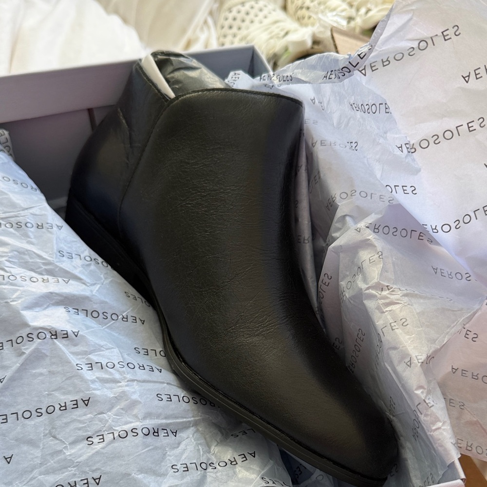 AEROSOLES Black Leather Chukka Boots for Women